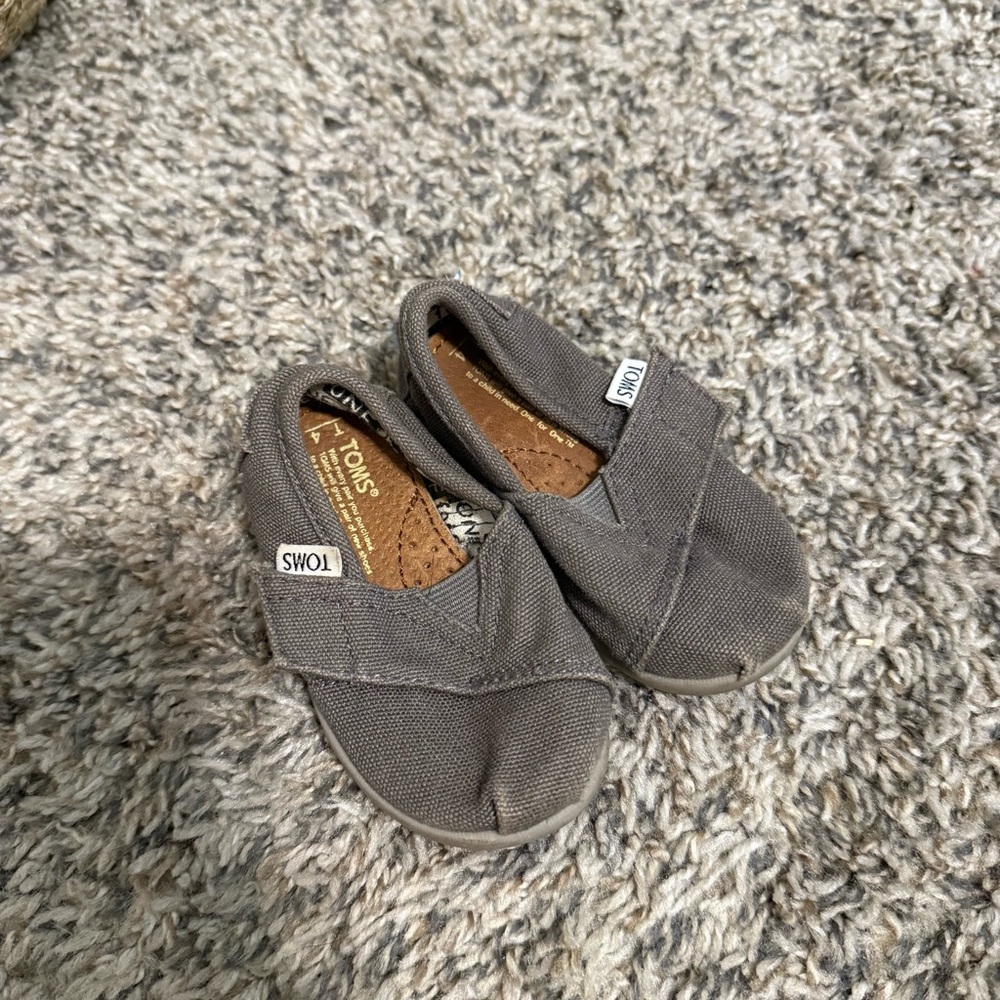 Toddler gray Toms